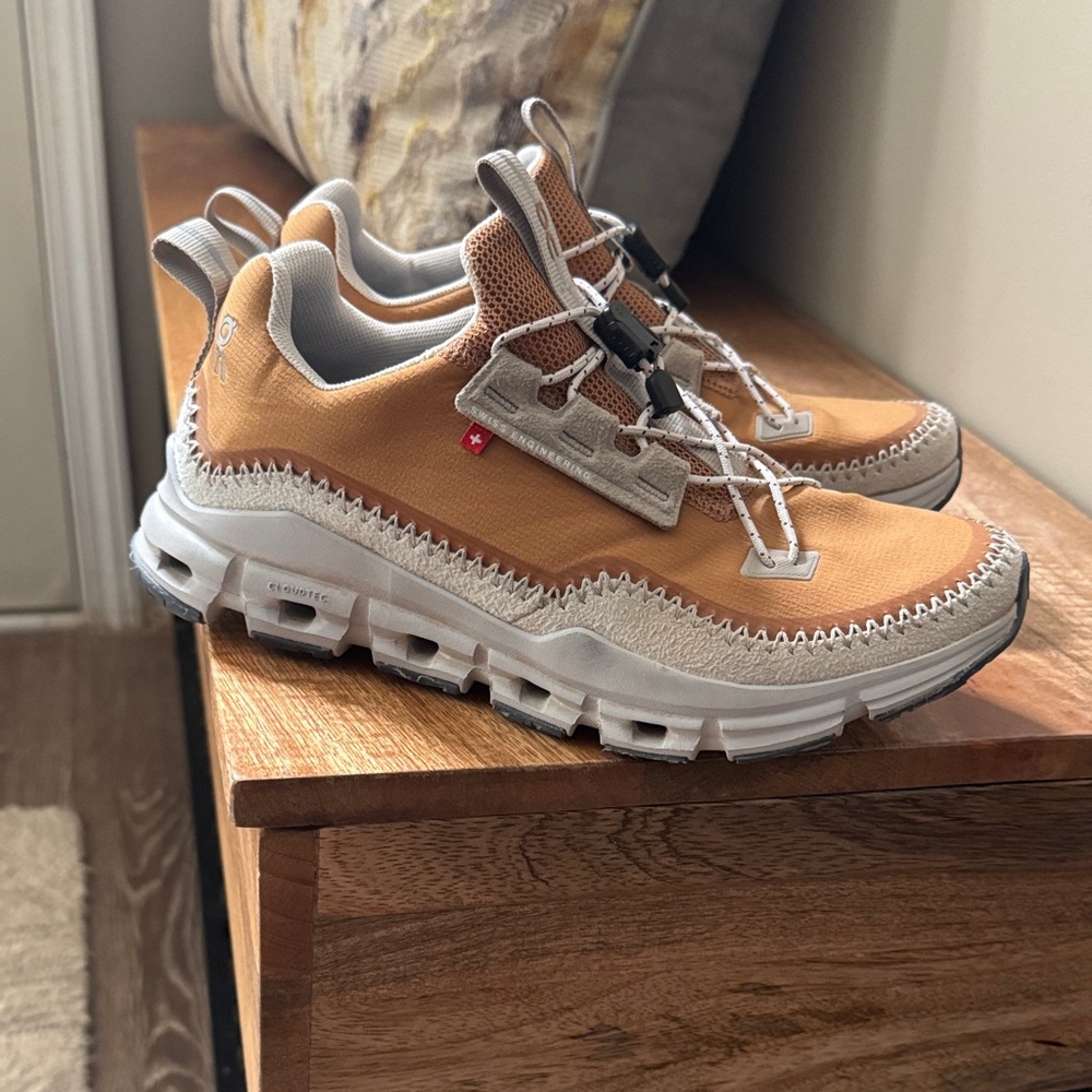 Women's Casual Trail Sneaker - Tan/White
